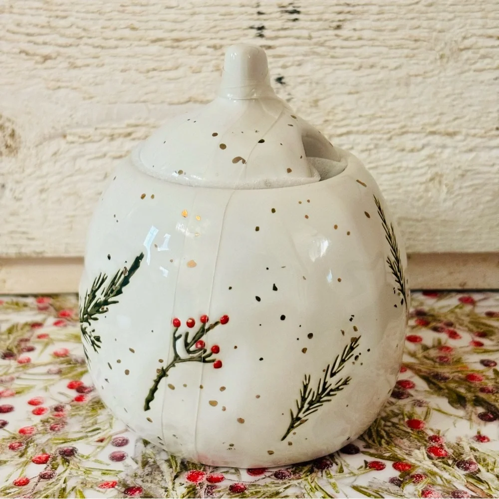 Potter’s Studio Winter Berries Evergreen Holiday Sugar Bowl‎ & Lid NEW